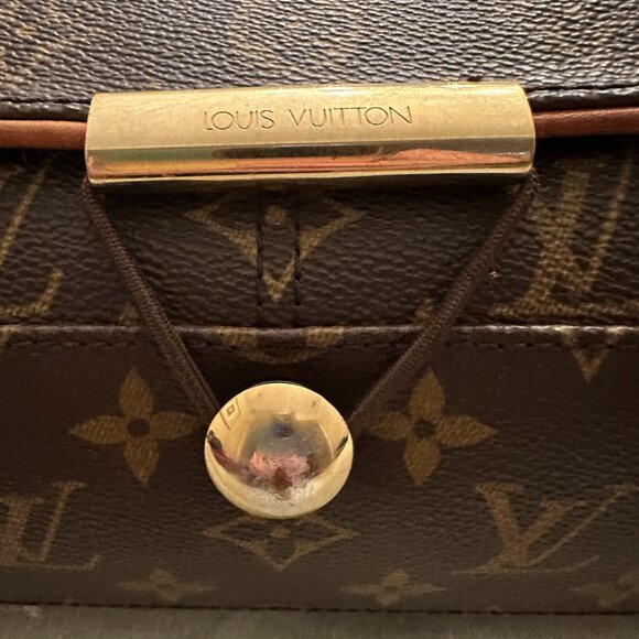 Louis Vuitton Abbesses Monogram Messenger Bag - Picture 4 of 16